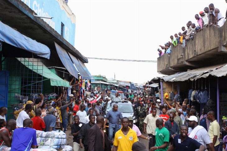 Campagne électorale / La bataille de l’affichage fait rage - Les trois grands charment, les petits candidats se cherchent encore